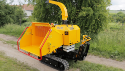 Powerful chipper on tracked chassis with petrol engine LS 160 P Track